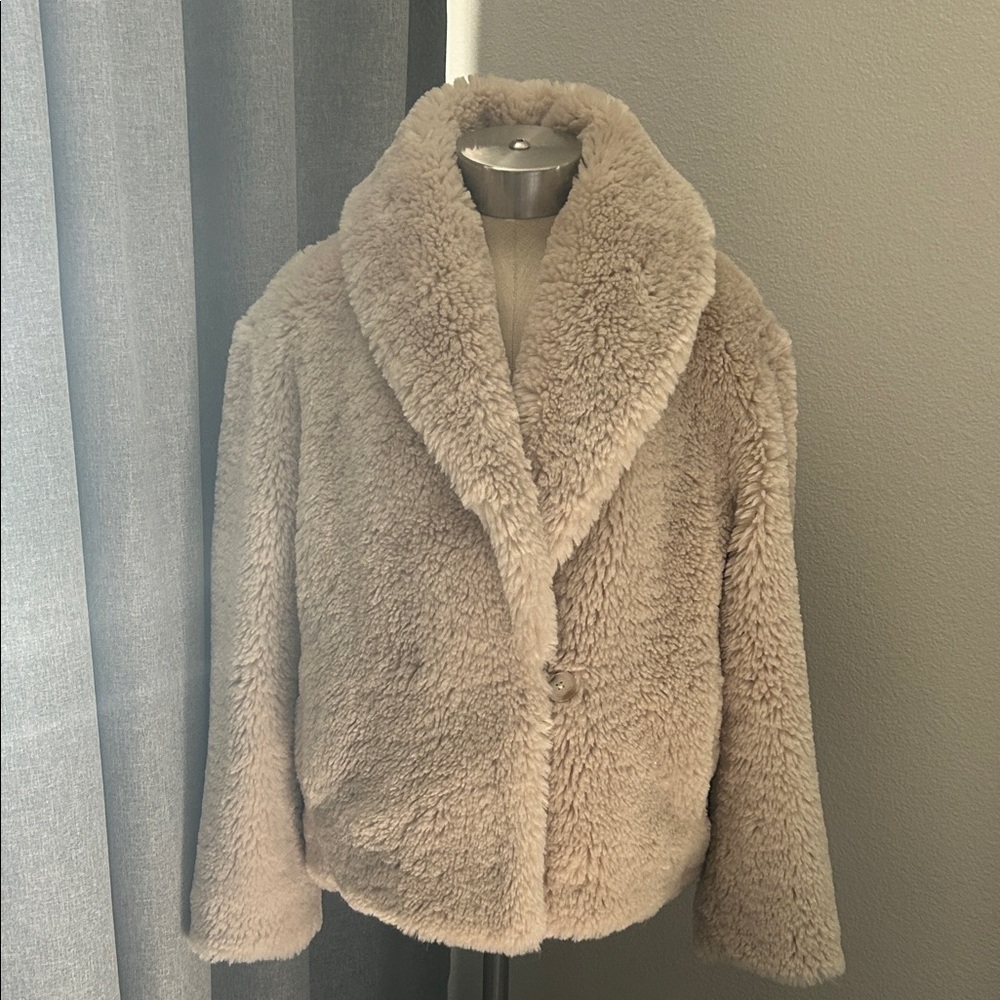Banana Republic faux fur jacket. Size xs. Preloved.